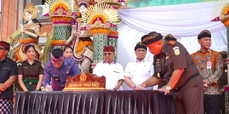 Bupati Satria Teken Kerjasama Program Jaga Desa, Dorong Tata Kelola Dana Desa yang Transparan