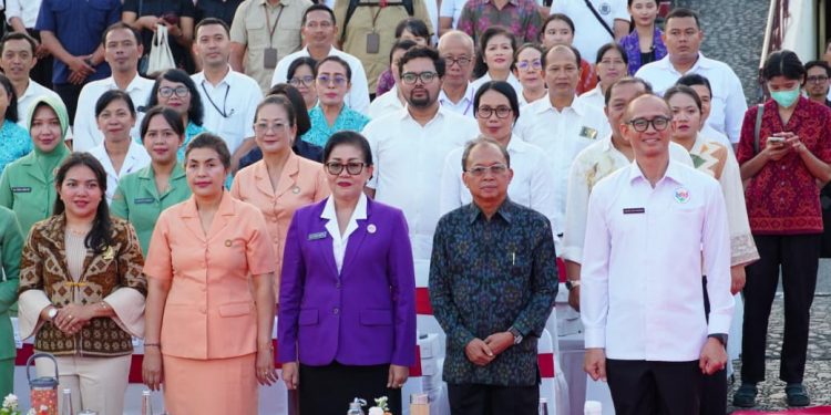 Gubernur Koster Minta Kader Posyandu Data Warga Miskin dan Rumah Tak Layak Huni