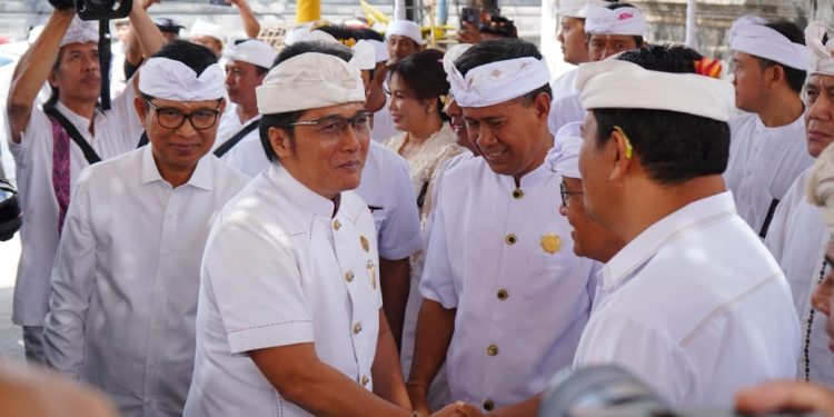 Hadiri Karya di Desa Adat Kutuh, Wagub Giri Prasta Budaya dan Adat Bali Jadi Pondasi, Krama Didukung Pemerintah dalam Nangun Yadnya