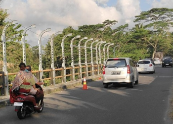 Cegah Insiden di Titik Rawan, Jembatan Tukad Penet Sangeh Dipasang Pagar Pengaman