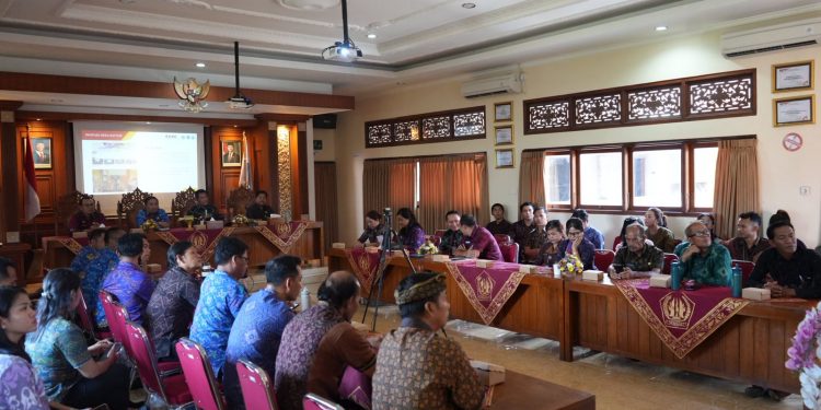 Pemprov Bali Teguhkan Komitmen Tata Kelola Pemerintahan Desa yang Bersih Lewat Monev Percontohan Desa Antikorupsi