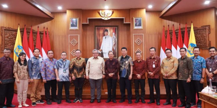 Wamen Fahri Hamzah dan Gubernur Koster Kawal Program Penghapusan RTLH di Bali