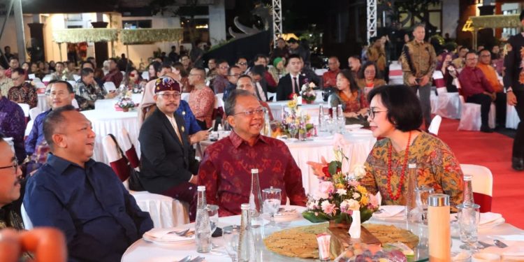 Pisah Sambut Kajati Bali, Koster: Penegakan Hukum Harus Berpijak pada Kearifan Lokal