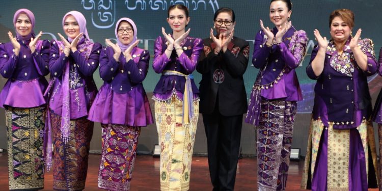 Dekranasda Bali Fashion Week Jadi Inspirasi, Selvi Gibran “Kreativitas Harus Punya Karakter”