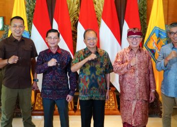 Gubernur Koster Putuskan Lift Kaca Nusa Penida Dihentikan dan Dibongkar