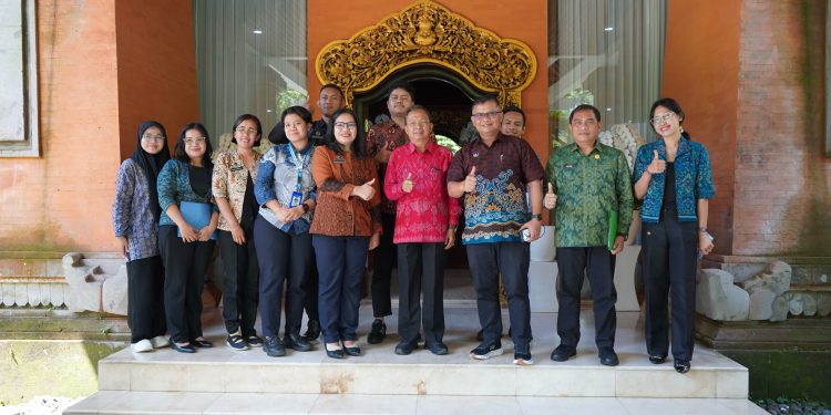 Gubernur Koster Dorong BGN Gunakan Produk Lokal Bali dalam Program MBG