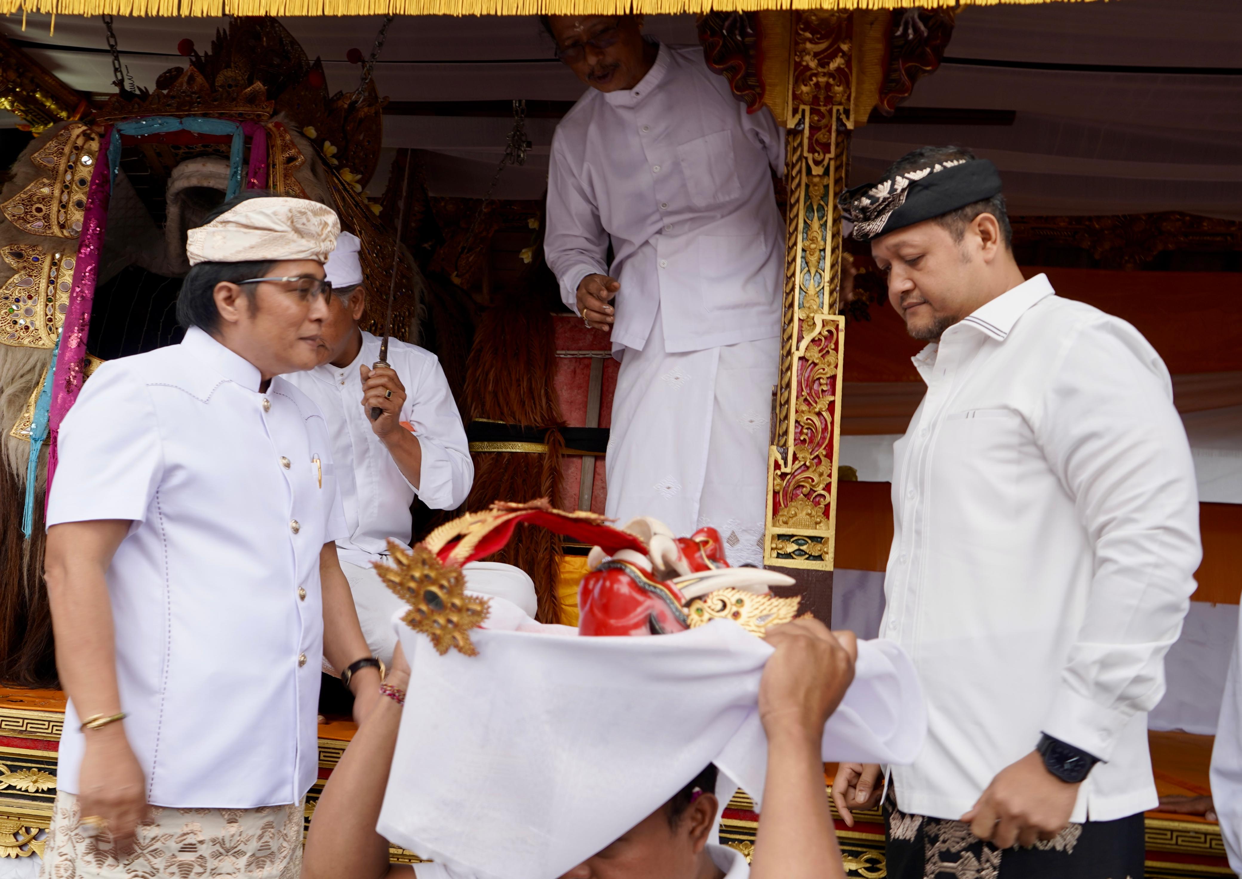 Ngamongan Nebes Ratu Tapakan, Giri Prasta Beri Pesan Warga Desa Belok Sidan Saguyub Salunglung Sabayantaka