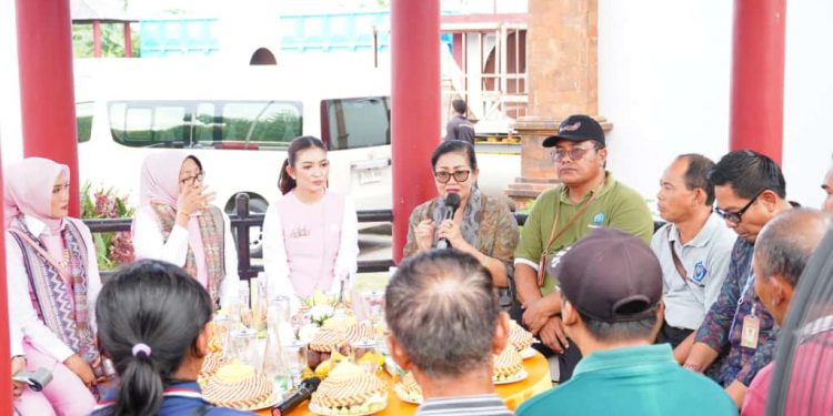Ny. Putri Koster Paparkan Konsep Pengolahan Sampah Berbasis Sumber kepada Ny. Selvi Gibran
