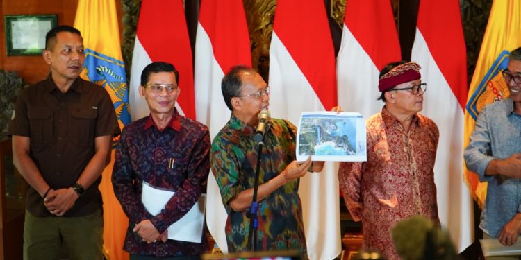 Pelanggaran Berat Terbukti, Gubernur Koster Perintahkan Bongkar Proyek Lift Kaca Nusa Penida dalam Enam Bulan