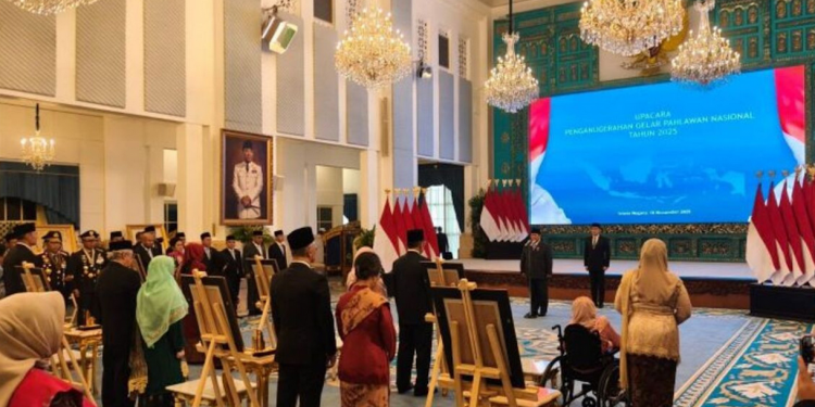 Presiden Prabowo Kukuhkan Soeharto dan Gus Dur sebagai Pahlawan Nasional