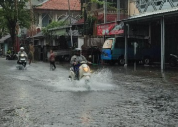Diguyur Hujan Lebat, Jalan Letda Ngurah Putra Tergenang Parah