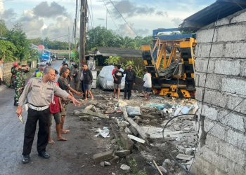 Truk Trailer Tabrak Rumah di Ungasan, Dua Penghuni Tewas Saat Tidur