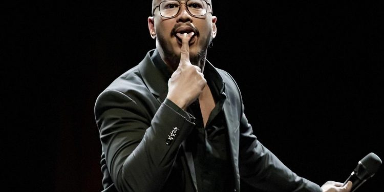 Pandji Pragiwaksono Rilis ‘Mens Rea’ di Netflix, Sindiran Politik Tuai Pro dan Kontra