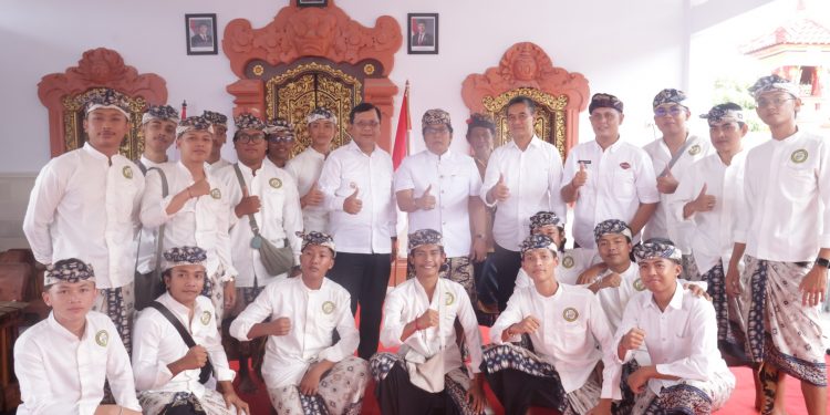 Wagub Bali Giri Prasta Tekankan Pelestarian Budaya saat Pamelaspasan Kantor Perbekel Patemon