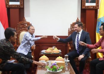 Cara Gubernur Koster Diplomasi dengan Dubes Slovakia: Suguhkan Arak dan Kopi Bali