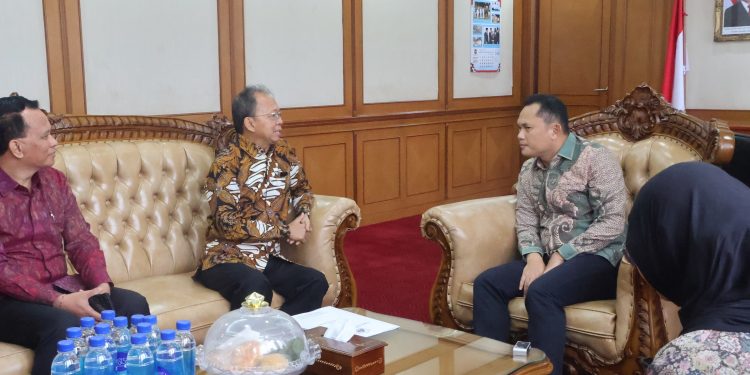 Datangi Kemendagri, Gubernur Koster Lapor Suntik Modal BPD Bali Rp445 M