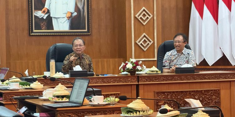 Gubernur Koster Siapkan 5 Kawasan Wisata Bali Jadi Zona Khusus Kendaraan Listrik