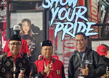 Dukung Produk Kreatif Anak Muda, Koster dan Jaya Negara Kunjungi Booth “Bull Warrior” di Rakernas I PDI Perjuangan 2026