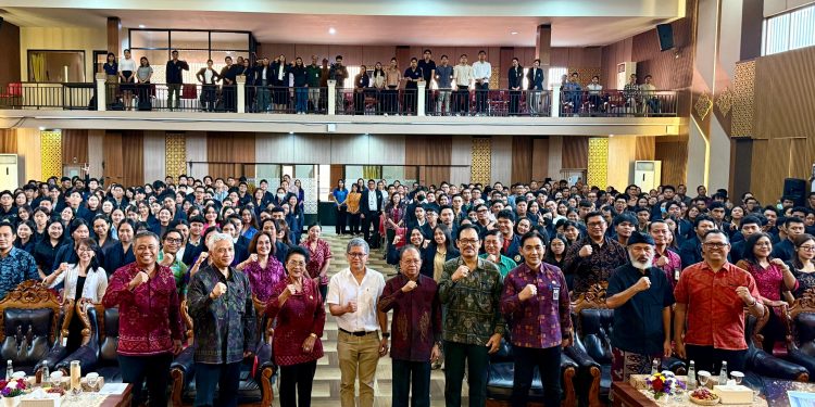 Koster Ajak Mahasiswa Manfaatkan AI Tanpa Tinggalkan Jati Diri dalam Kuliah Umum Rocky Gerung di Unmas