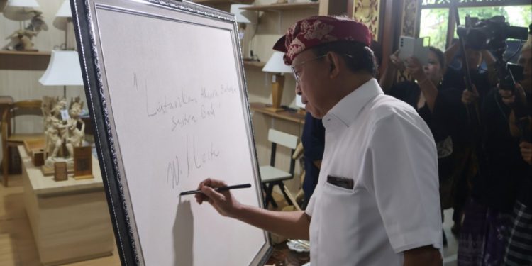 Editorial : Membumikan Aksara, Menguatkan Jati Diri