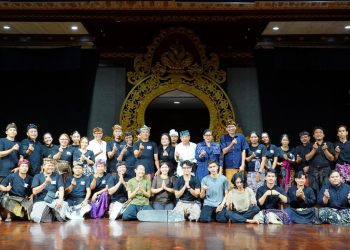 Ibu Putri Koster Puji Pementasan Teater “Jaratkaru”: Sampaikan Kritik Boleh, asal Kedepankan Etika