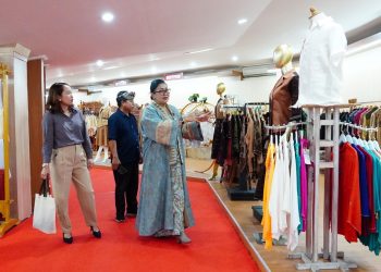 Terima Kunjungan DPRD Gunung Mas, Ibu Putri Koster Beberkan Strategi Kerajinan Bali Tembus Pasar Global