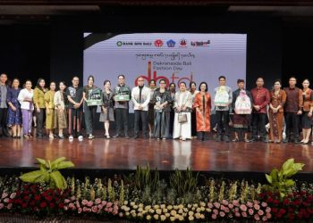 Bangun Ekosistem Sandang, Ibu Putri Koster Imbau Warga Bali Tak Beli Pakaian Bekas