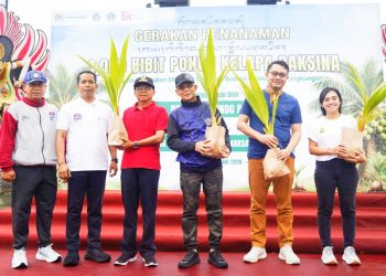 Cegah Lonjakan Harga Saat Hari Raya, Gubernur Koster Pimpin Penanaman 1.000 Kelapa Daksina di Klungkung