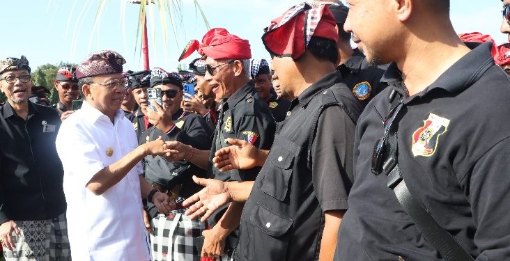 Gubernur Koster Pimpin Gelar Agung, Pastikan Kesiapan Pecalang Amankan Nyepi