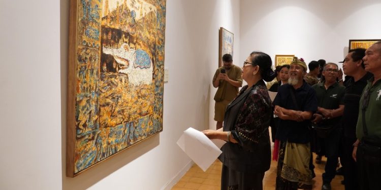 Buka Pameran “Tutur Ayu”, Ibu Putri Koster: Tanpa Akar Budaya yang Kuat, Bali Krisis Identitas