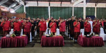 Kukuhkan Pengurus Akar Rumput, Koster Minta Kader PDIP Bali Selaraskan Politik dan Kearifan Lokal