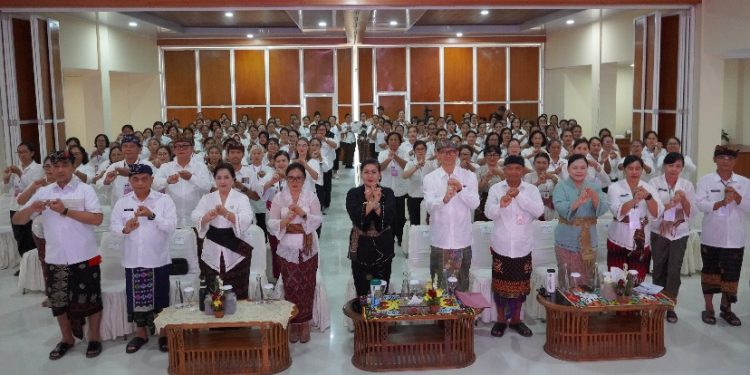 Tutup Bina Posyandu 2026, Ibu Putri Koster Tegaskan Kader Jadi Ujung Tombak Pelayanan