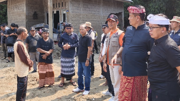 Tinjau Lokasi Banjir Bandang di Buleleng, Gubernur Koster Pastikan Pendataan dan Bantuan Merata