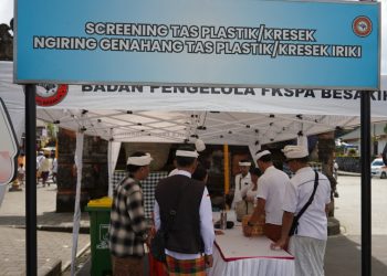 Karya IBTK 2026: Kesadaran Meningkat, Pemedek di Pura Besakih Mulai Tinggalkan Kantong Plastik