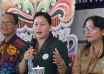 Sosialisasikan Bahaya Seks Bebas di SMAN 1 Penebel, Ibu Seniasih Giri Prasta Minta Remaja Fokus Kejar Cita-cita