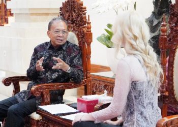 Wawancara Dengan Media Rusia, Gubernur Koster Ajak Dunia Jaga Pariwisata Bali Berbasis Budaya