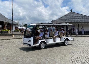 Langkah Lebih Ringan Menuju Pura, Cerita Pemedek Temukan Kenyamanan di Balik Penataan Besakih