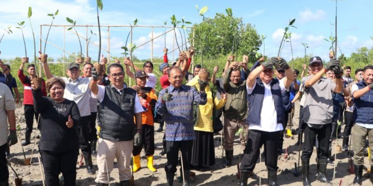 Bali Kehilangan 40 Km Persegi Daratan, Gubernur Koster Apresiasi Langkah Kemendagri Tanam Mangrove