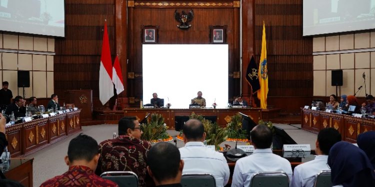 Terima Pansus DPR, Gubernur Koster Sebut RUU HPI Kunci Selesaikan Konflik Hukum WNA di Bali