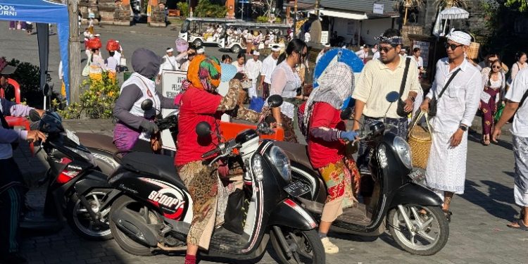 Berkah Karya IBTK Pura Besakih, Tukang Ojek Lokal Bisa Raup Rp 500.000 Per Hari