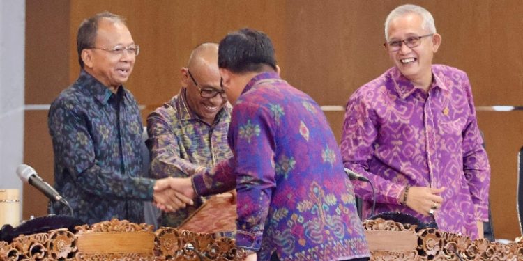Kompak, Seluruh Fraksi DPRD Bali Dukung Raperda Pariwisata Berkualitas dan Pajak Daerah