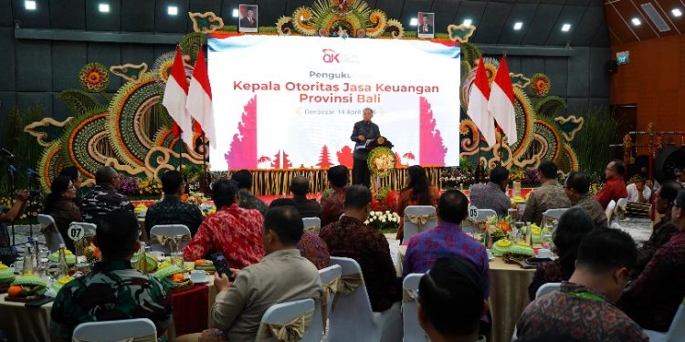 Kukuhkan Kepala OJK Baru, Gubernur Koster Minta Sinergi Lembaga Keuangan di Bali Terus Diperkuat