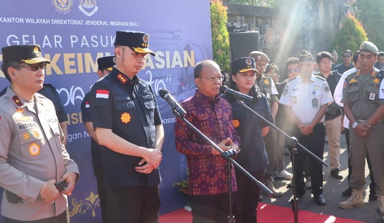 Perketat Pengawasan WNA, Gubernur Koster Juga Kebut Optimalisasi Pungutan Turis Asing