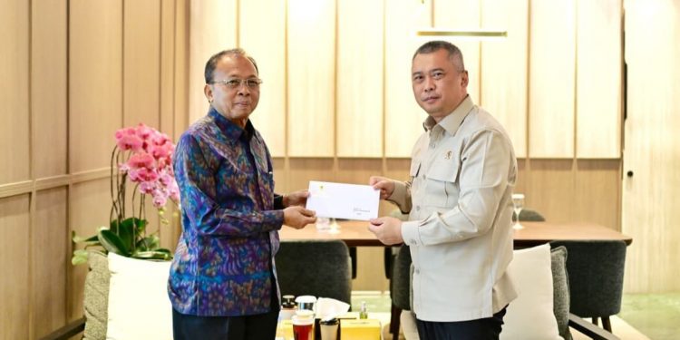 Editorial: Sinergi Nyata Mengangkat Beban Pulau Dewata