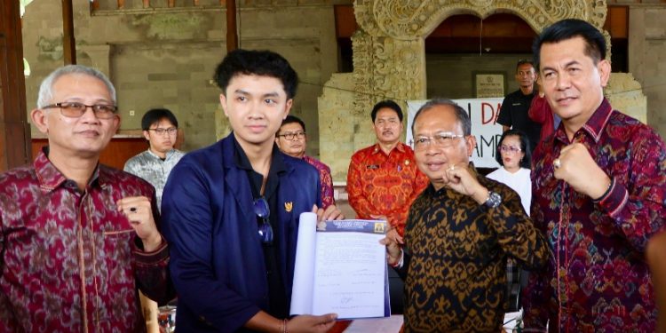 Temui BEM Unud Bahas Darurat Sampah, Gubernur Koster Buktikan Diri Tak Anti-Kritik