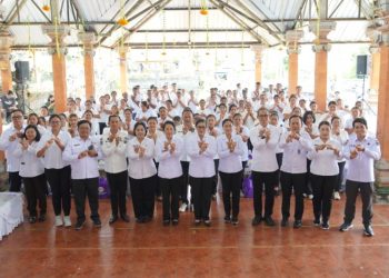 Ibu Putri Koster Dorong Transformasi Layanan Posyandu lewat Aksi “Membina dan Berbagi” di Bangli