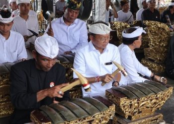 Gubernur Koster Turut Ngayah Megambel pada Penutupan IBTK 2026 di Pura Agung Besakih