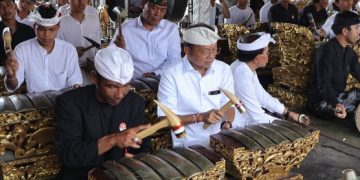 Gubernur Koster Turut Ngayah Megambel pada Penutupan IBTK 2026 di Pura Agung Besakih