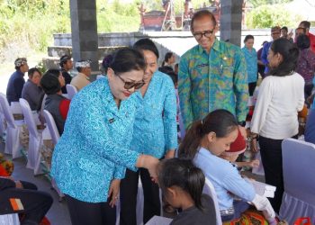 Ibu Putri Koster Turun ke Pelosok Kintamani, Dorong Kesadaran Warga Kelola Sampah dan Cegah Rabies