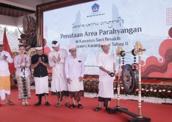 Bisikan Kritis dari Pelinggih: Ketika Kenangan Seorang Pelajar Menata Ulang Wajah Agung Besakih